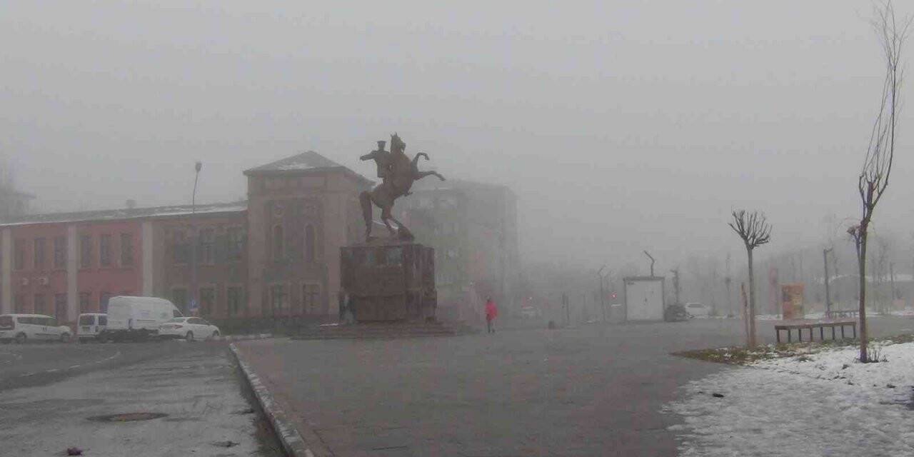 Kars’ta yoğun sis hayatı olumsuz etkiliyor