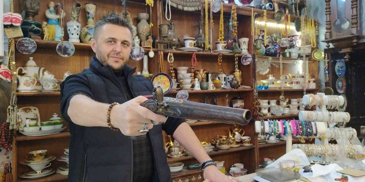 Osmanlı döneminden kalma altın süslemeli silah 10 bin dolara alıcı bekliyor