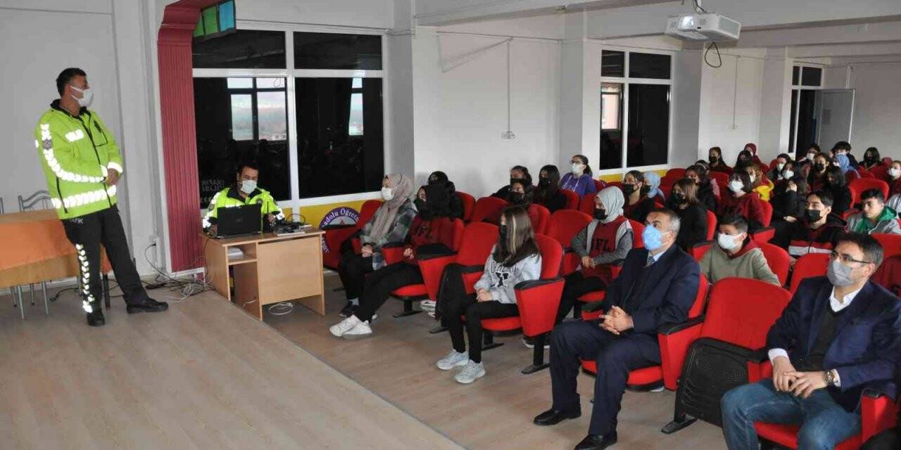 Simav’da öğrencilere trafik eğitimi