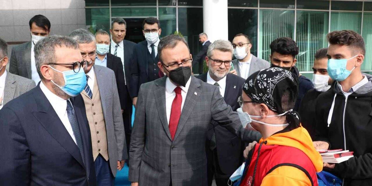 Gençlik ve Spor Bakanı Kasapoğlu, Kahramanmaraş’ta