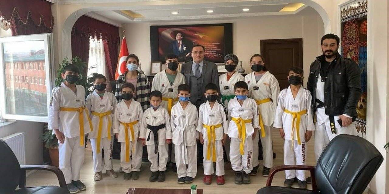 Minik taekwondoculardan Kaymakam Türker’e ziyaret