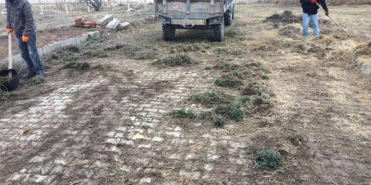 Emet Belediyesinden çevre düzenleme ve temizlik çalışması