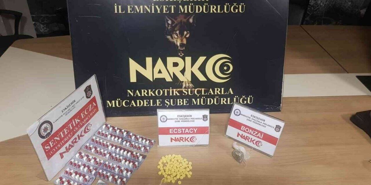 Uyuşturucu satıcısı 188 adet hap ve bonzai ile yakalandı