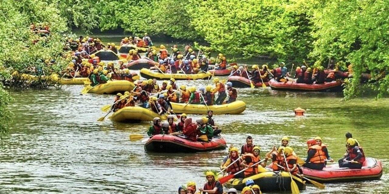 Rafting severler Melen çayını doldurdu