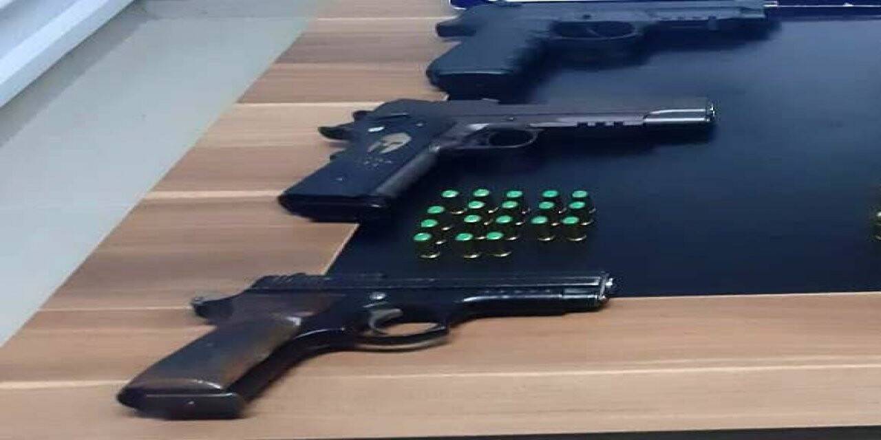 Ruhsatsız silah ve çok sayıda mermi ele geçirildi