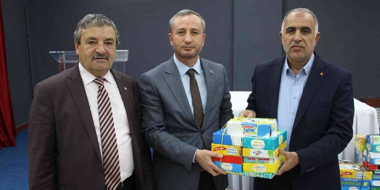 Ağrı’da değerlendirme sınavları kitapçığı öykü kitap seti dağıtım töreni