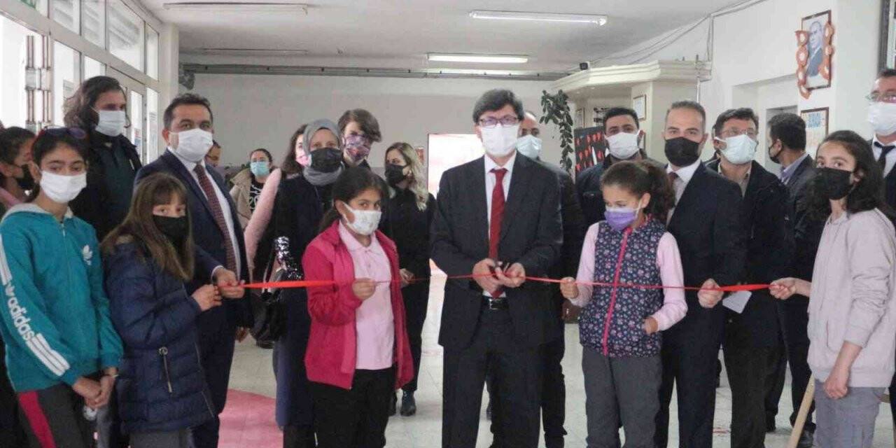 Afyonkarahisar’da bilim fuarı açıldı