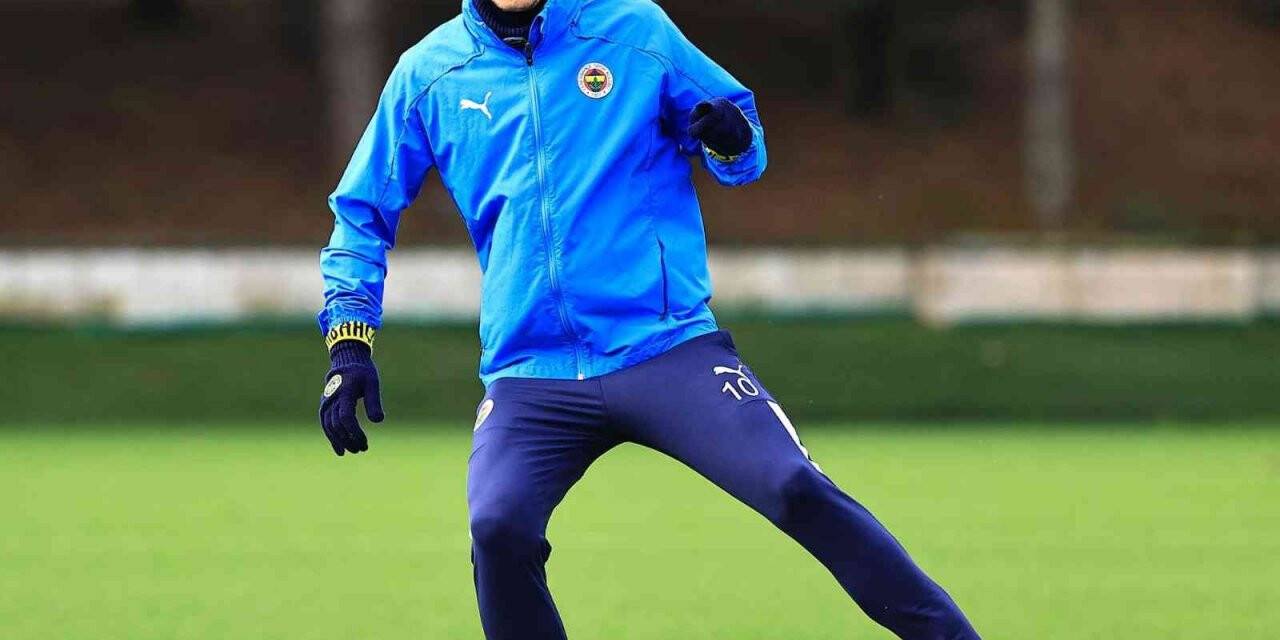 Fenerbahçe’de Mesut Özil takımla çalıştı