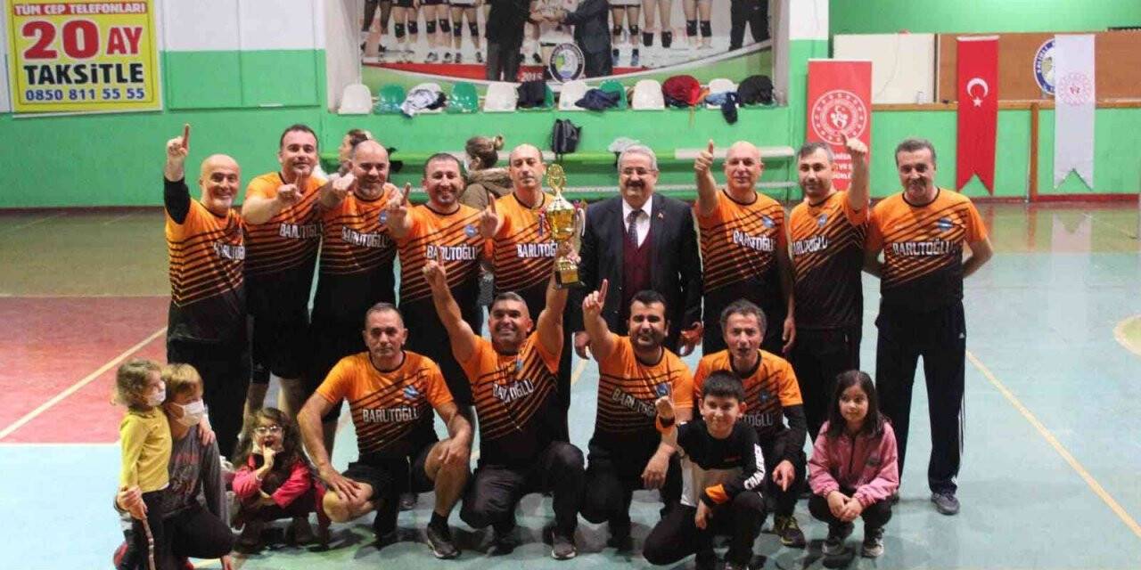 Öğretmenler Günü’ne özel voleybol turnuvasında şampiyon Salihli Merkez Anadolu Lisesi oldu