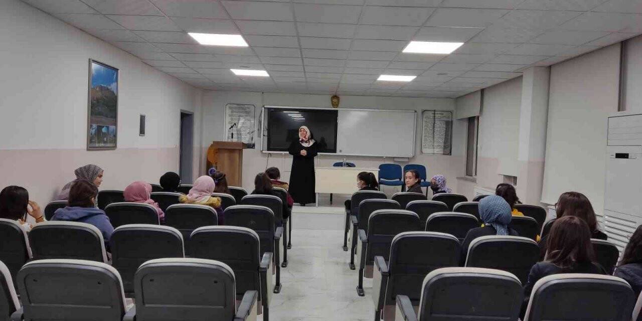 Kilis’te “Gençliğe Değer" semineri