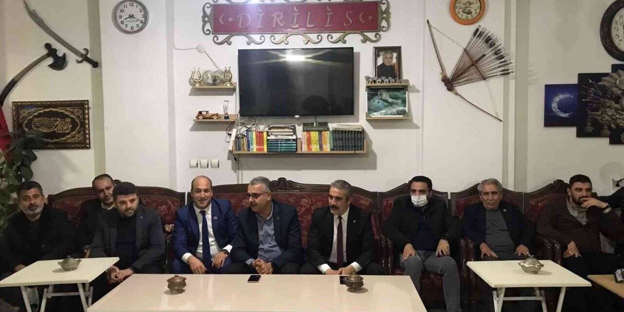 Ahlatcı, gençlerle buluştu