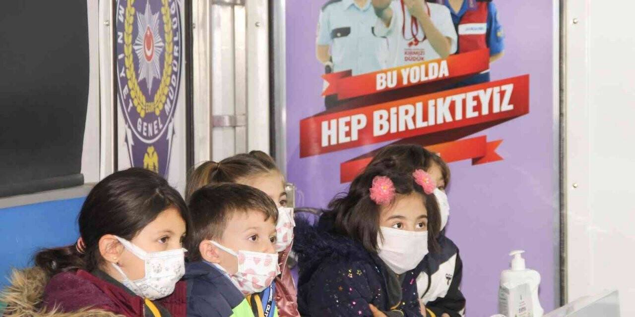 Öğrenciler, trafik kurallarını eğlenerek öğrendi