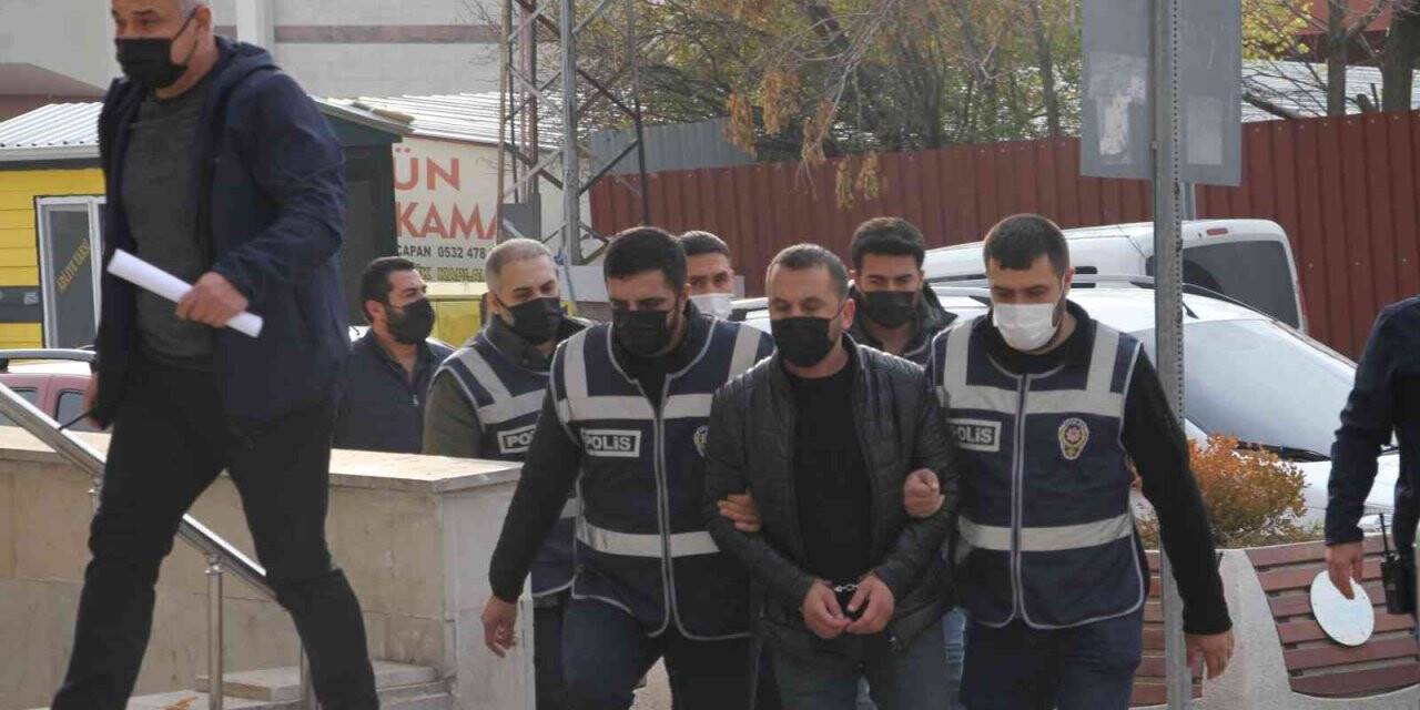 Elazığ’da silahlı kavgaya karışan şüpheliler adliyeye sevk edildi