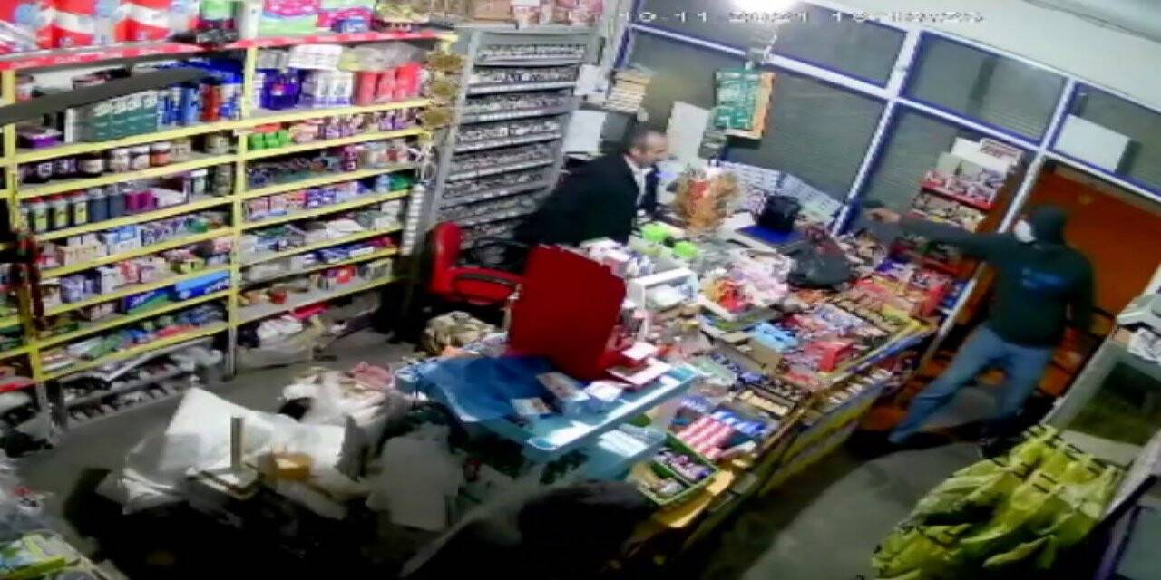 Adana’da marketteki silahlı saldırı kamerada
