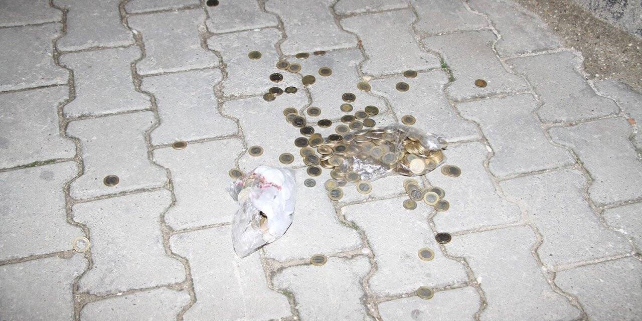 Okulun müdür odasından para çalan hırsızlar tutuklandı