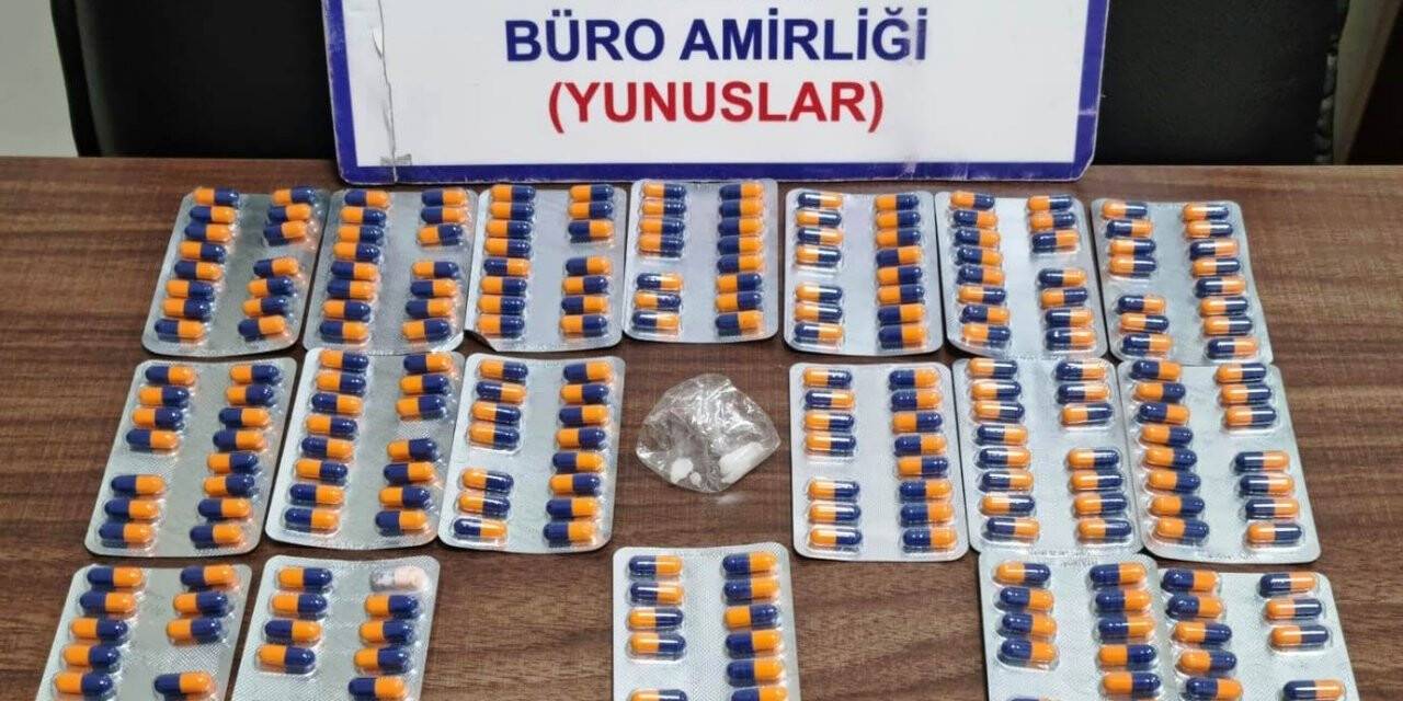 Kütahya’da bir araçta 272 adet uyuşturucu hap ele geçirildi