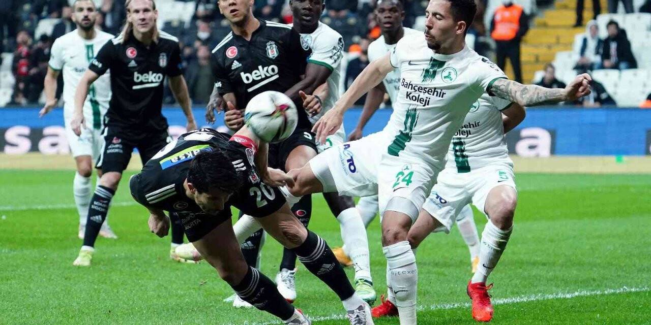 Spor Toto Süper Lig: Beşiktaş: 0 - GZT Giresunspor: 1 (İlk yarı)