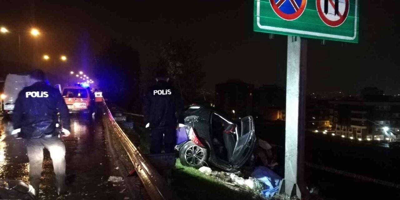 İzmir’de kaza sonrası hurdaya dönen aracın sürücüsü hayatını kaybetti