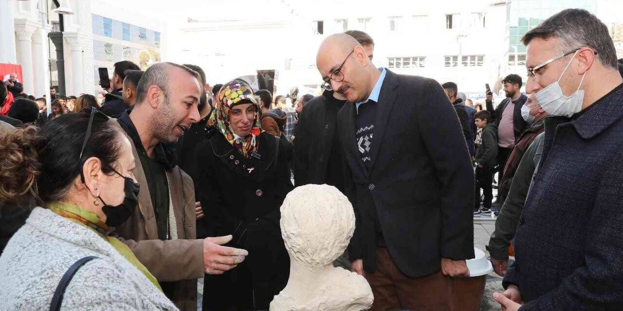İranlı turistlerden heykel sanatına büyük ilgi