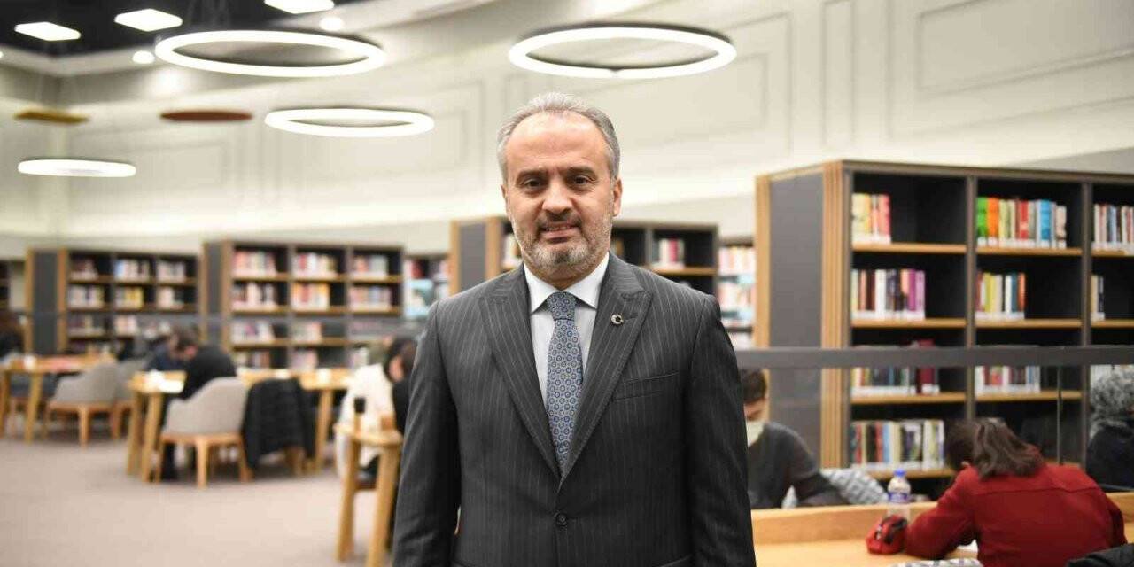 Büyükşehir çorbasıyla, kütüphanesiyle öğrencinin yanında