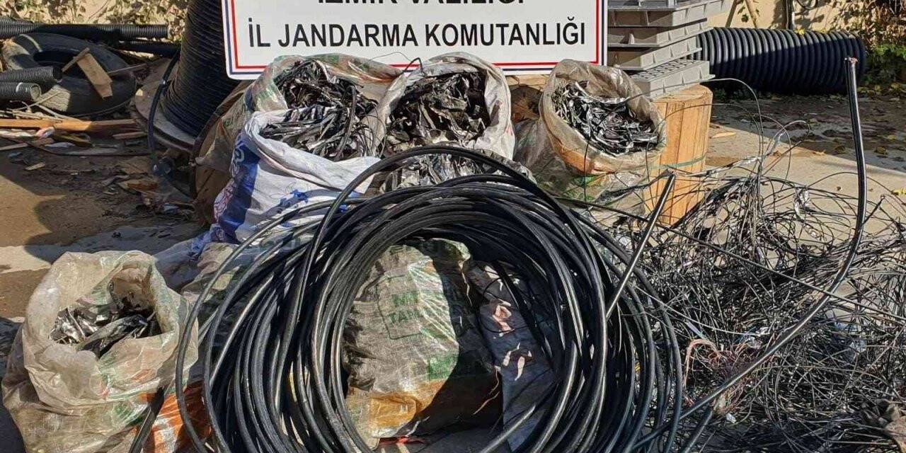 Kablo hırsızları suçüstü yakalandı
