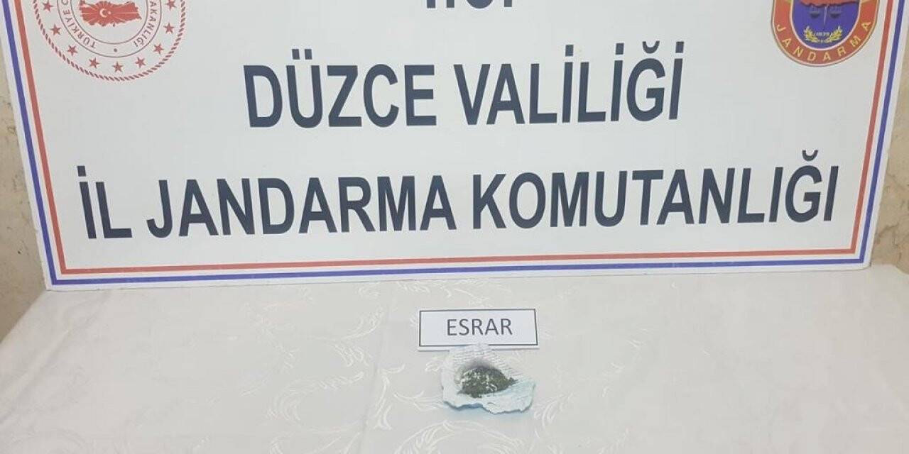 Jandarma ekiplerinin şüphelendiği şahsın üzerinden uyuşturucu madde çıktı