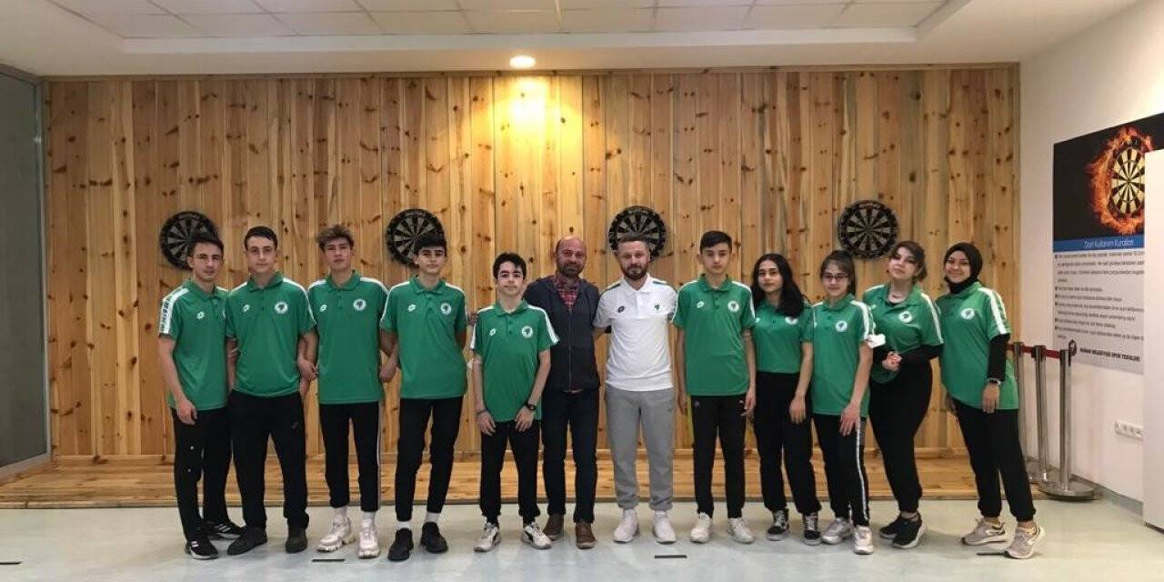 Mamaklı genç dartçılar son 16’da