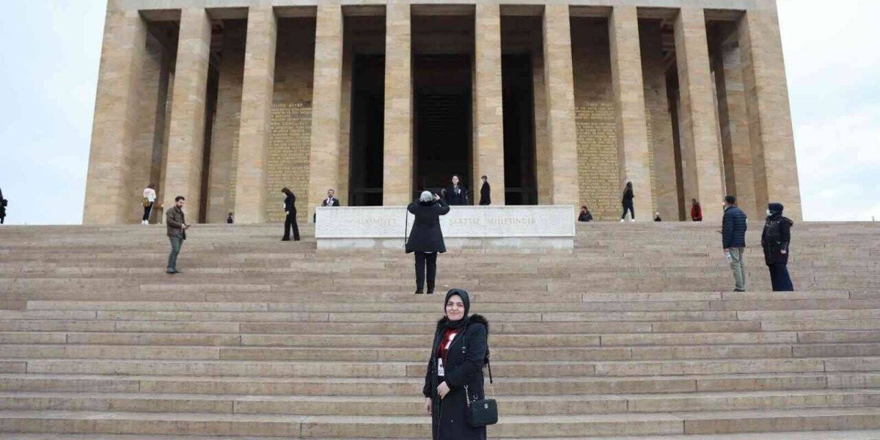 Bayburt’ta yılın öğretmeni Elif İslam Erel oldu