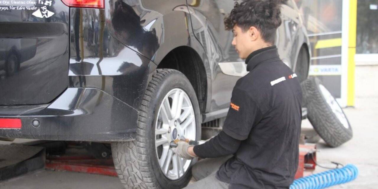 Zorunlu kış lastiği uygulaması öncesi oto lastikçilerde yoğunluk
