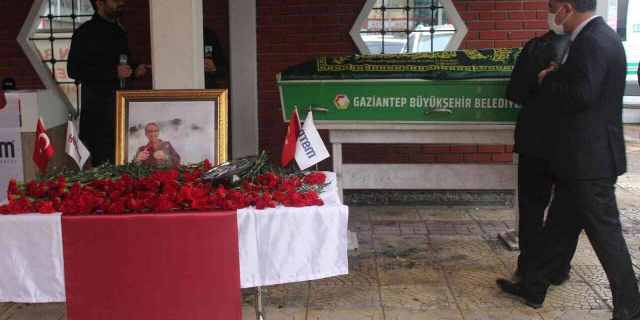 Op. Dr. Temur Bülbül için kurucusu olduğu hastanede tören düzenlendi