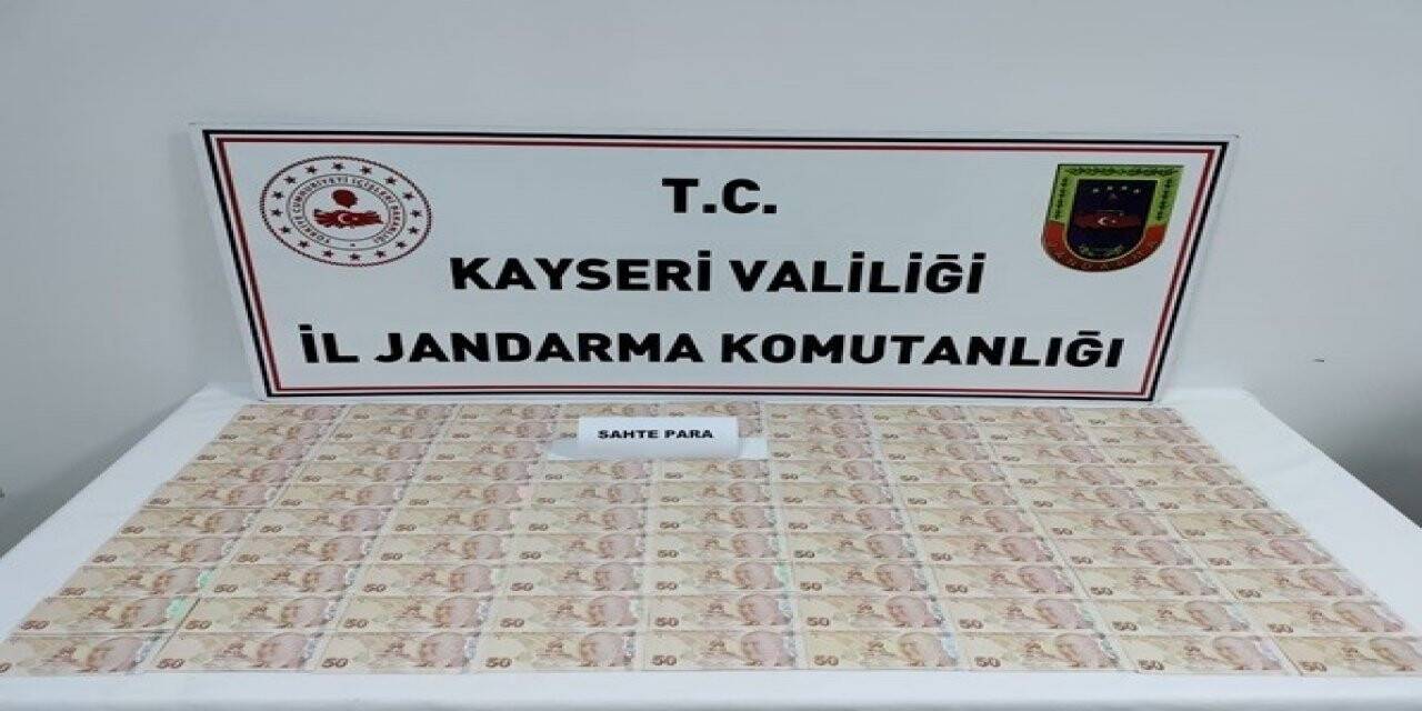 Arama yapılan evde 38 bin 350 TL sahte para ele geçirildi