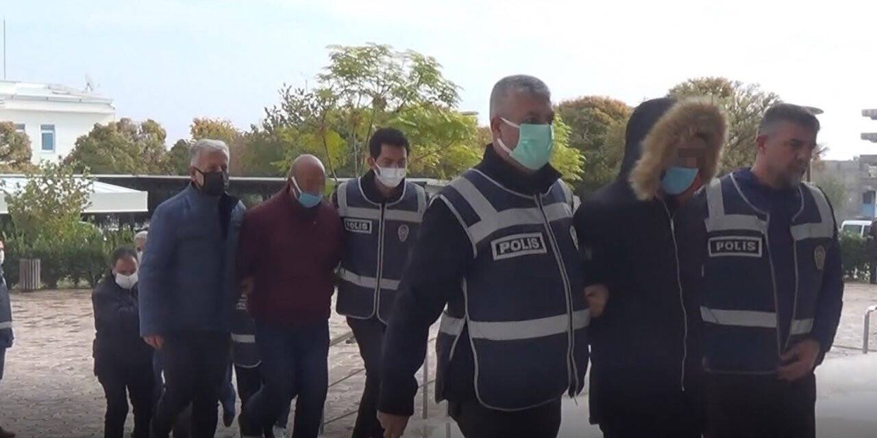 Toprağa gömülü bulunan 2 kişinin ölümüyle ilgili yakalanan 4 şüpheli adliyede