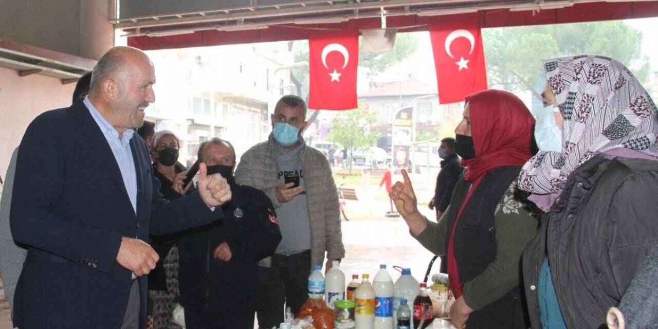 Başkan Ertürk pazar yeri ziyaretlerini sürdürüyor