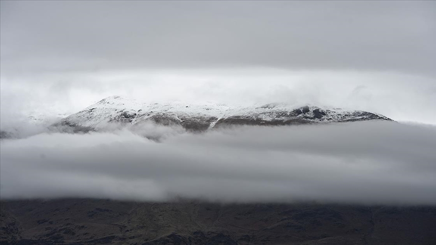 Munzur Dağları sis bulutlarıyla kaplandı