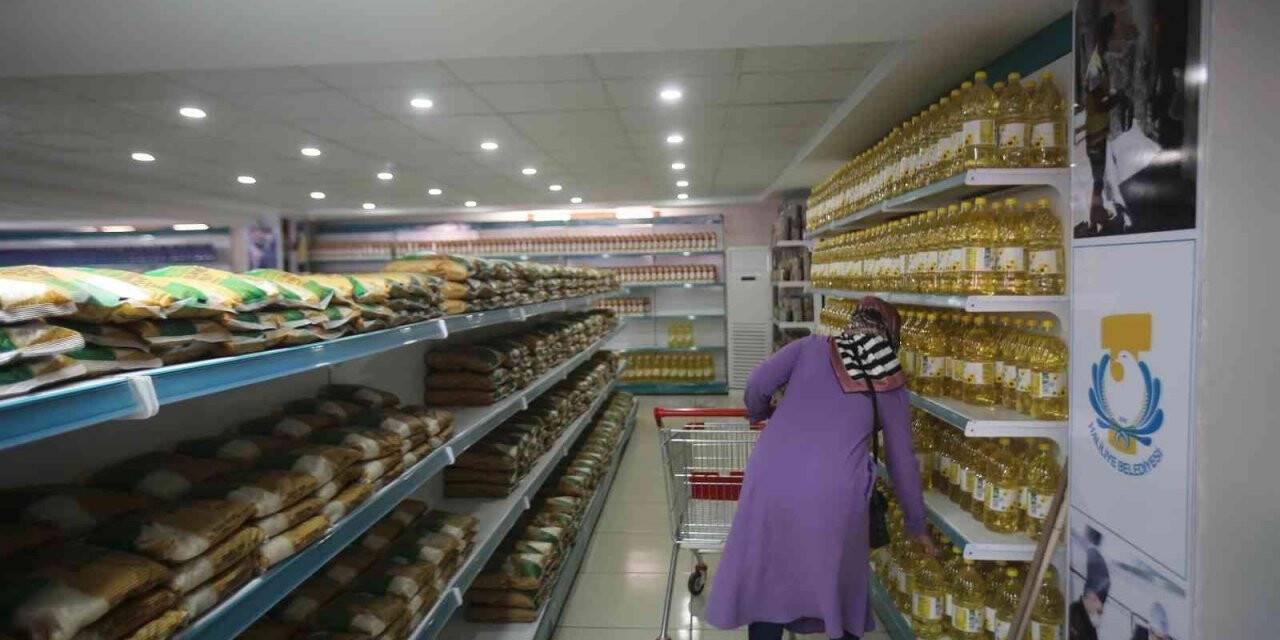 Haliliye’de sosyal market gönüllere dokunuyor