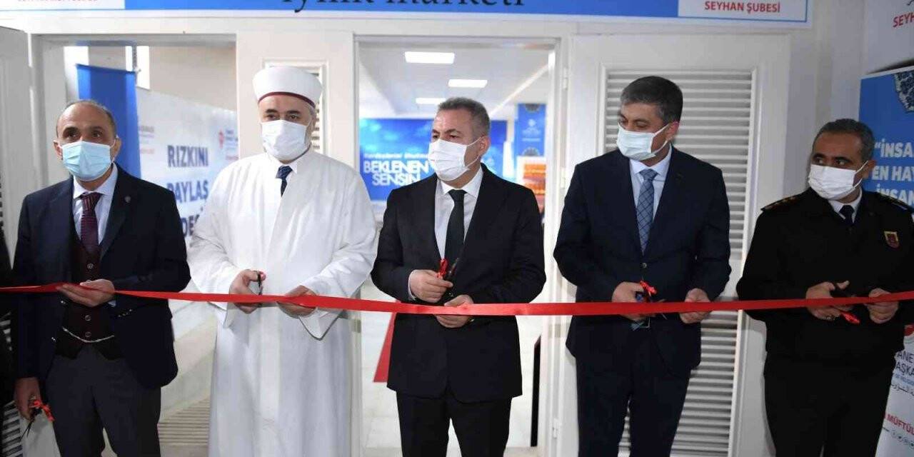 Adana’da "Hayır Çarşısı" açıldı