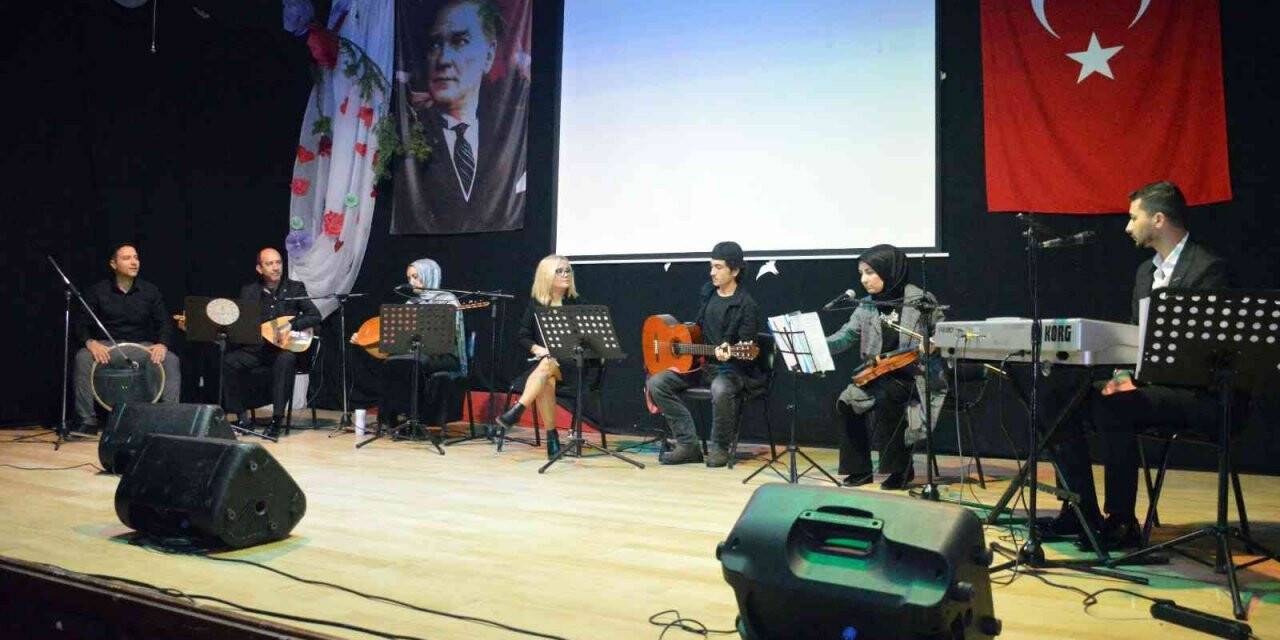 Eğitimcilerden oluşan kadro müzik dolu keyifli anlar yaşattı