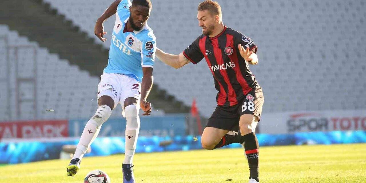 Spor Toto Süper Lig: Fatih Karagümrük: 0 - Trabzonspor: 1 (İlk yarı)