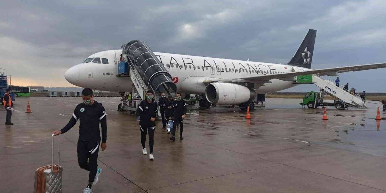 GZT Giresunspor’u taşıyan uçak pisti pas geçti