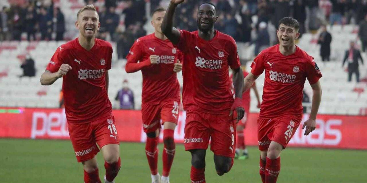Spor Toto Süper Lig: DG Sivasspor: 2 - Hatayspor: 0 (İlk yarı)