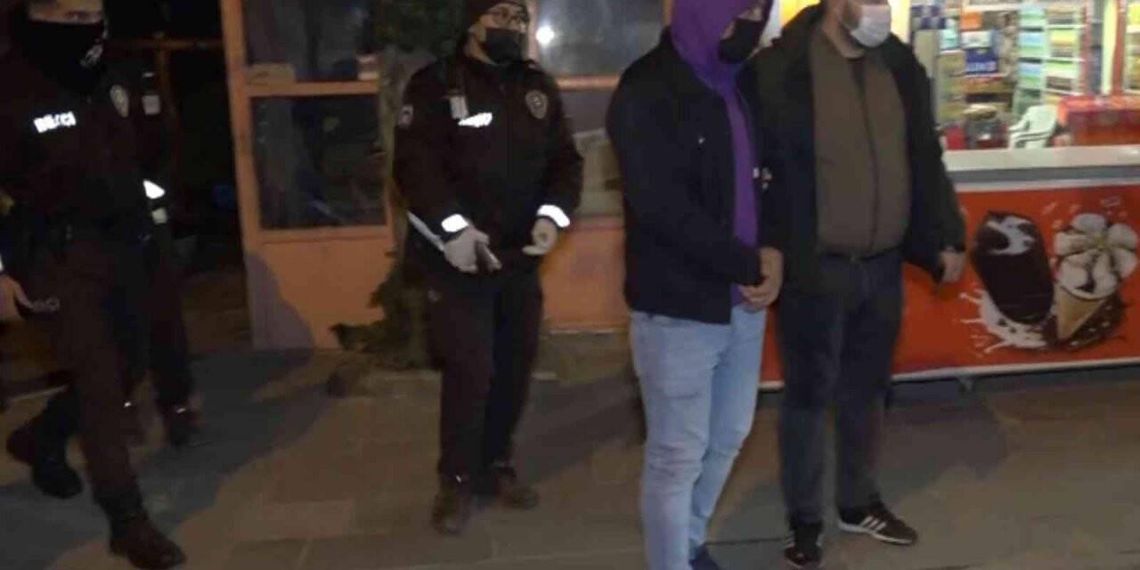 Tabanca ve bıçakla yakalanan genç gözaltına alındı
