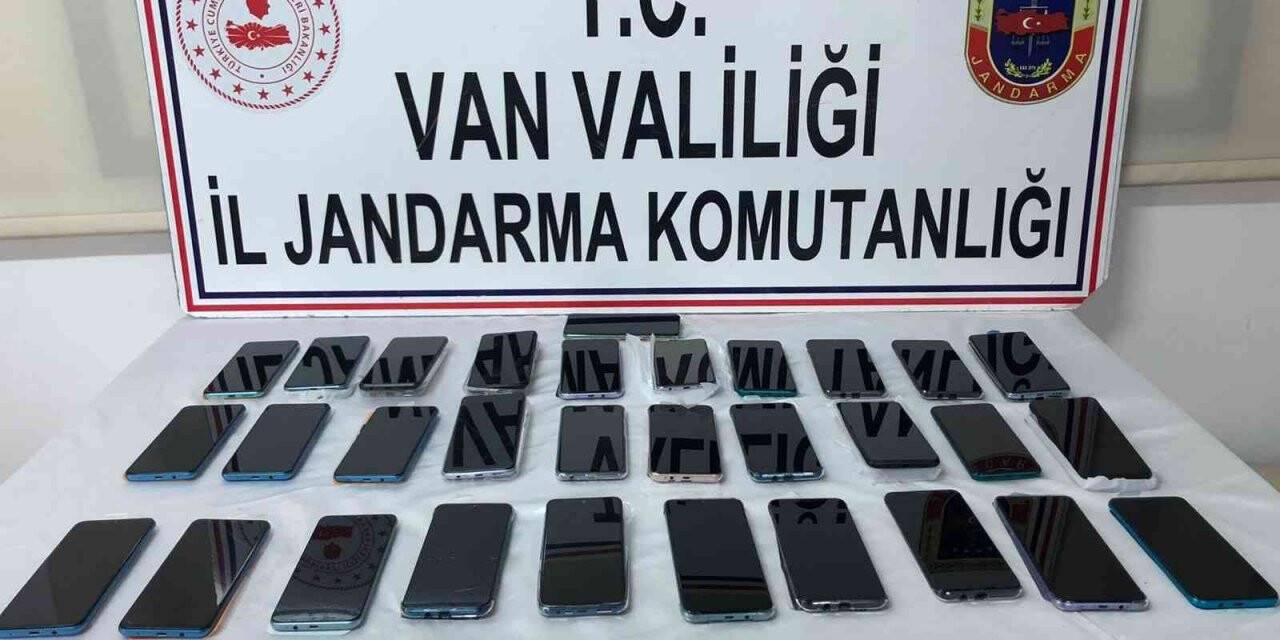 Van’da 31 adet kaçak cep telefonu ele geçirildi