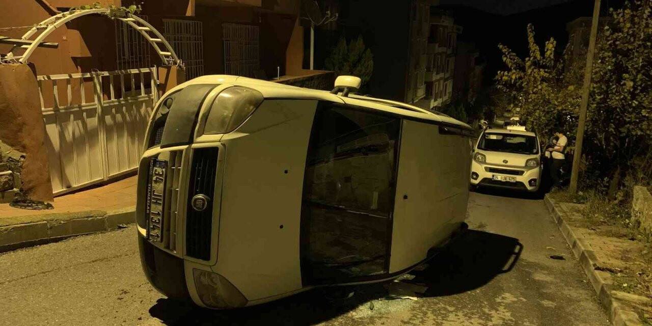 Alkollü sürücünün kullandığı otomobil önce rögar kapağına çarptı sonra devrildi: 1 yaralı