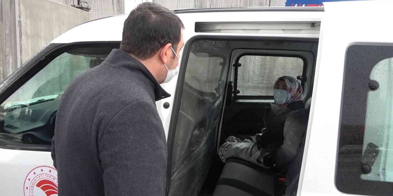 Cenaze törenine katılan korona virüslü kadın otobüste yakalandı: Karantinaya alındı