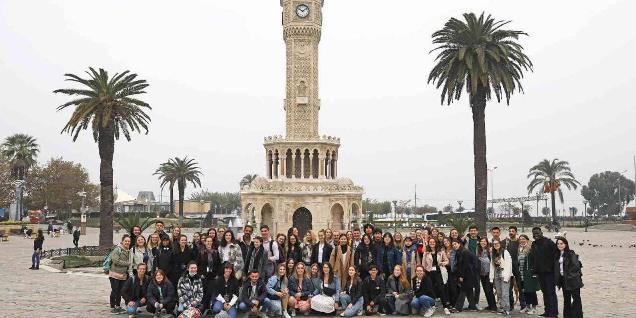 Uluslararası öğrenciler İzmir’in lezzetleriyle hem eğlendi hem öğrendi