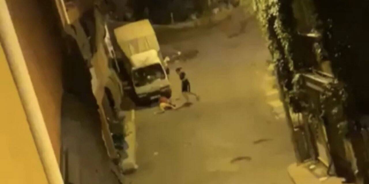 Beyoğlu’nda bir garip kavga: Yerde bile yumruklaşmayı bırakmadılar