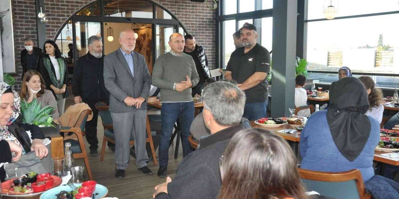 Oral, güreşçilerle buluştu