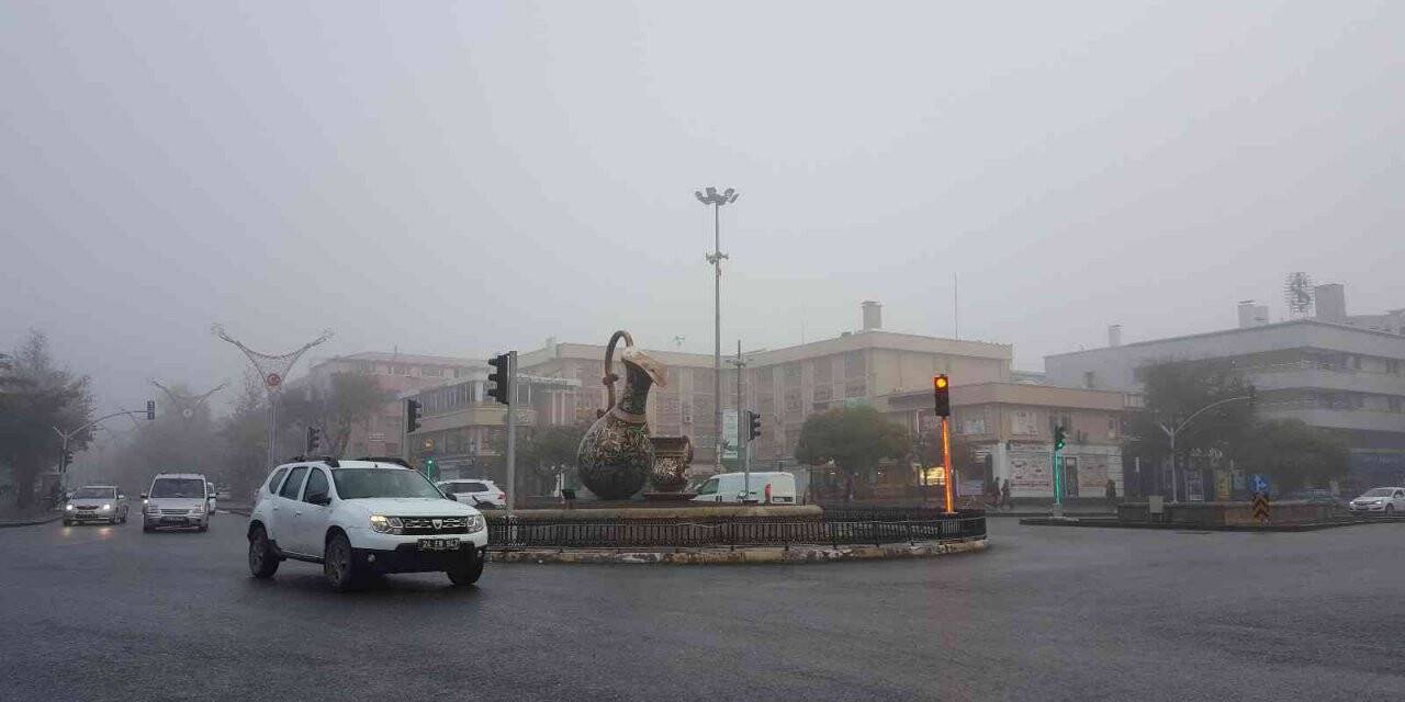 Erzincan’da yoğun sis ve pus etkili oldu