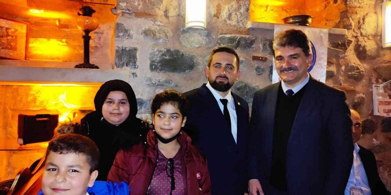 300 yetimin yüzünü güldüren imza günü