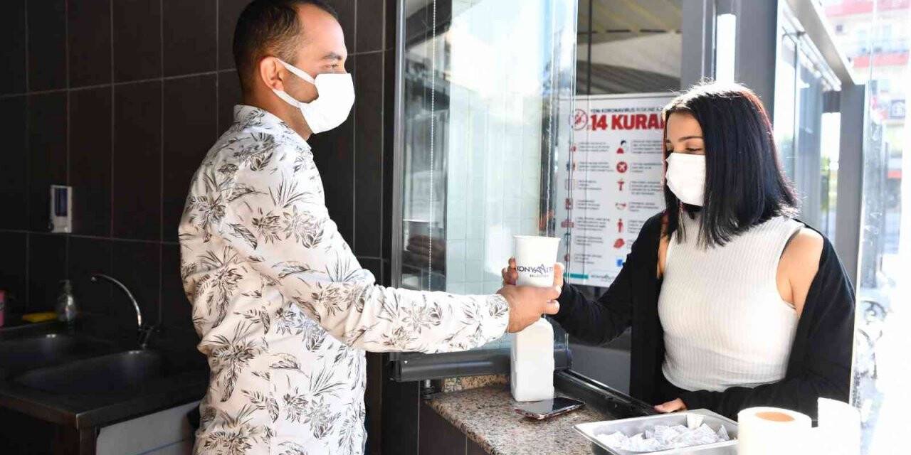 Konyaaltı’ndan öğrencilere ücretsiz çorba ve çay ikramı
